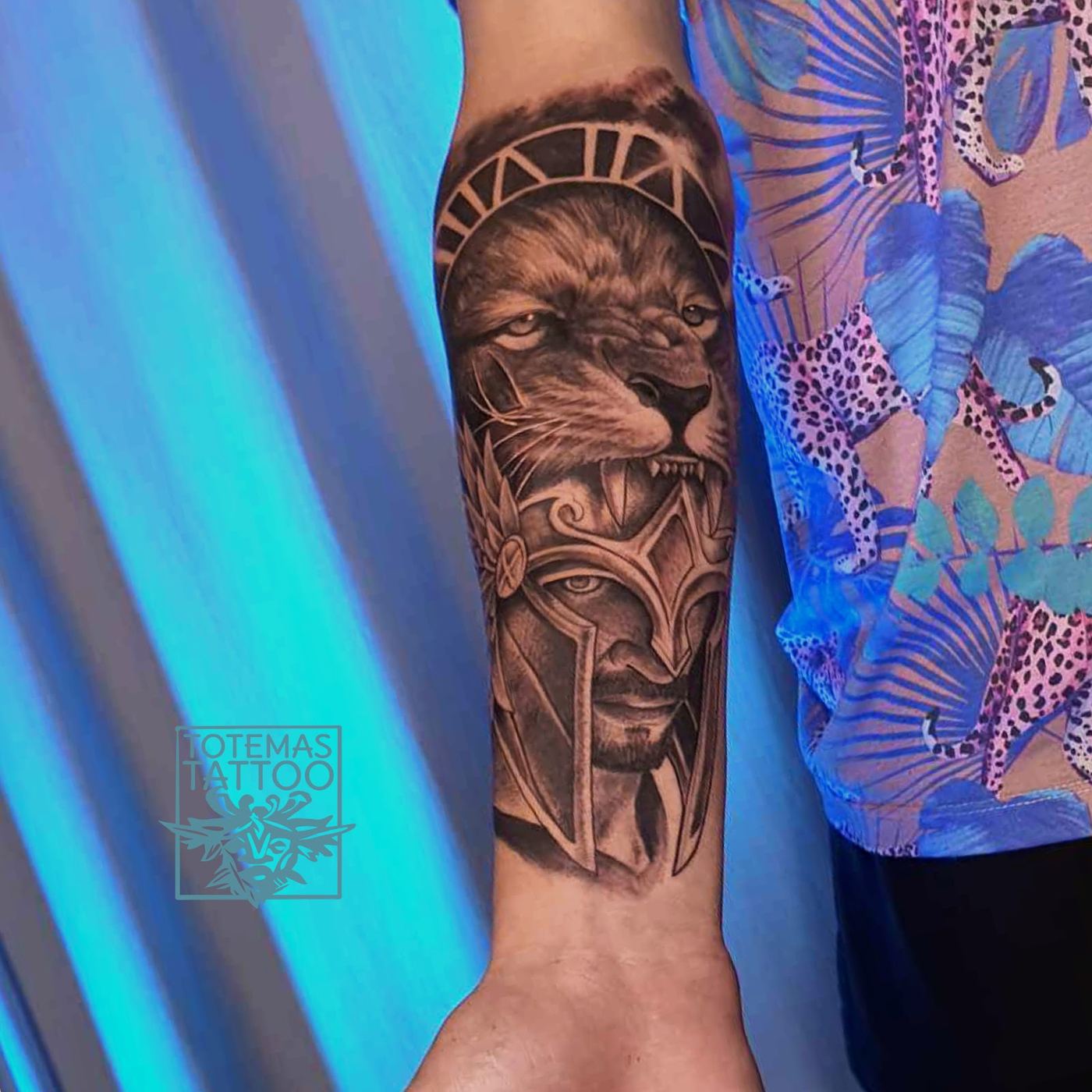 Liūto kario tatuiruotė ant dilbio